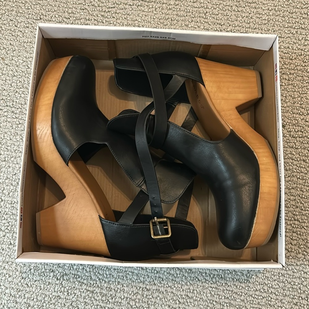 Heeled clogs